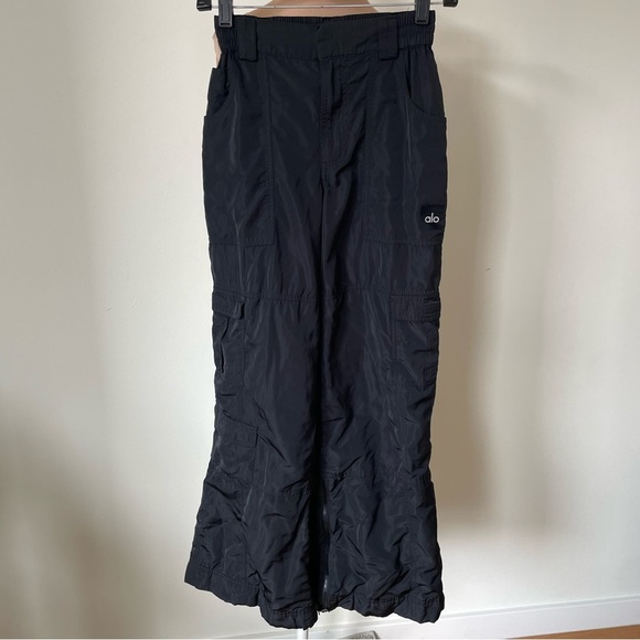 Alo Yoga High-Waist Ski-Moto Black Puffer Cargo Pocket Zipper Hem Pants EUC XXS - Picture 5 of 10